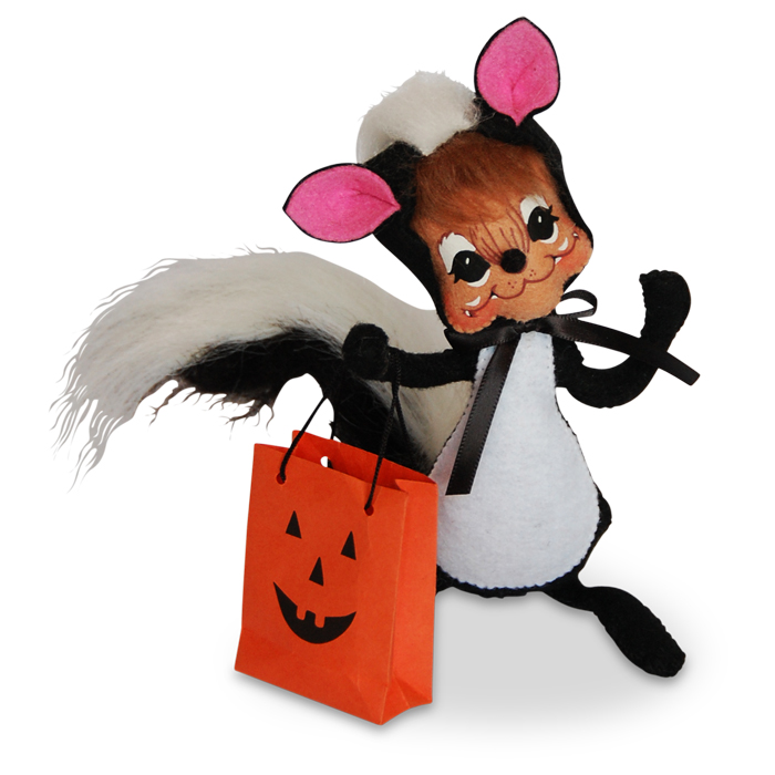 6-inch Trick or Treat Skunk