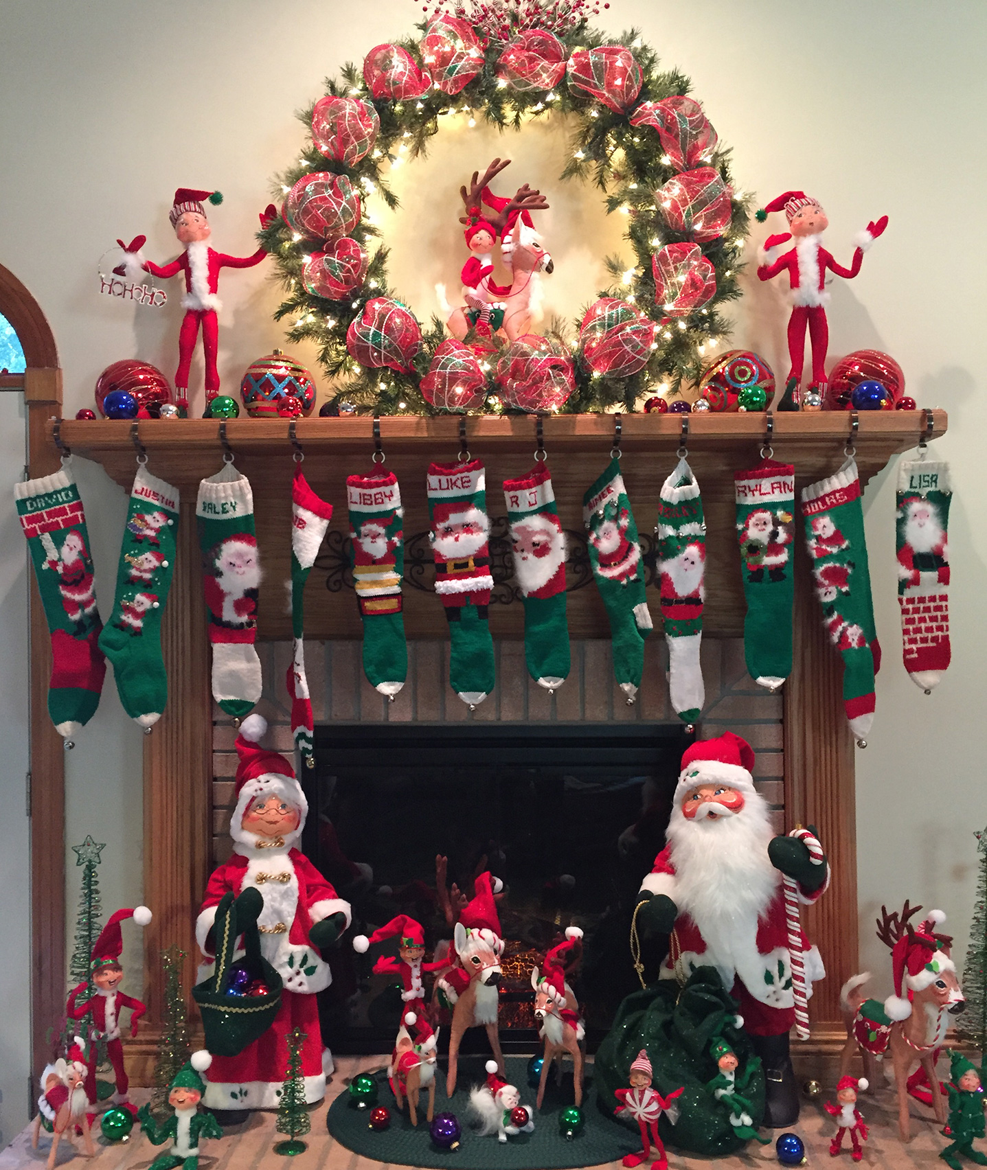 Best Holiday Mantle Display