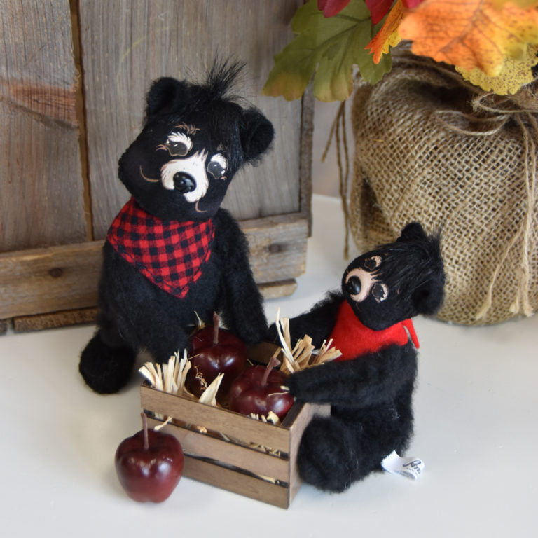 6 inch Apple Bandit Bears